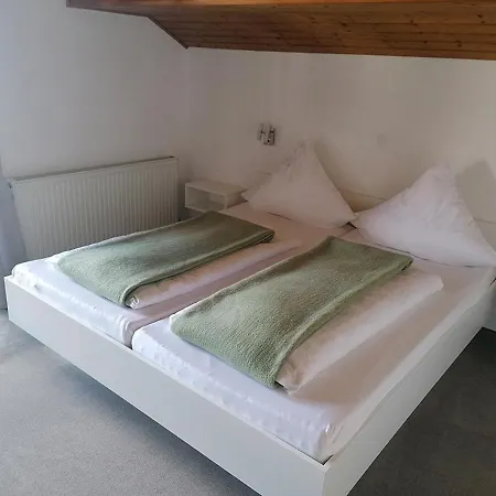 An Der Linde Penzion 3*