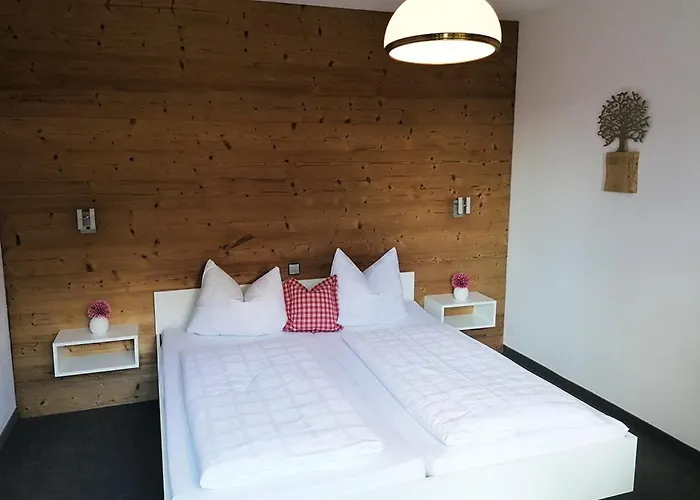 An Der Linde בית הארחה