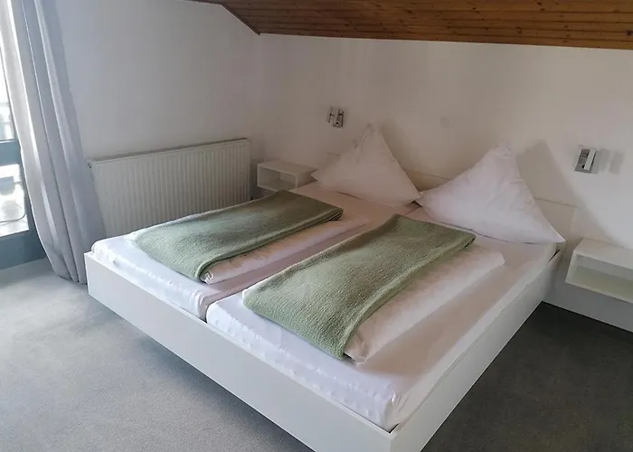 An Der Linde בית הארחה 3*